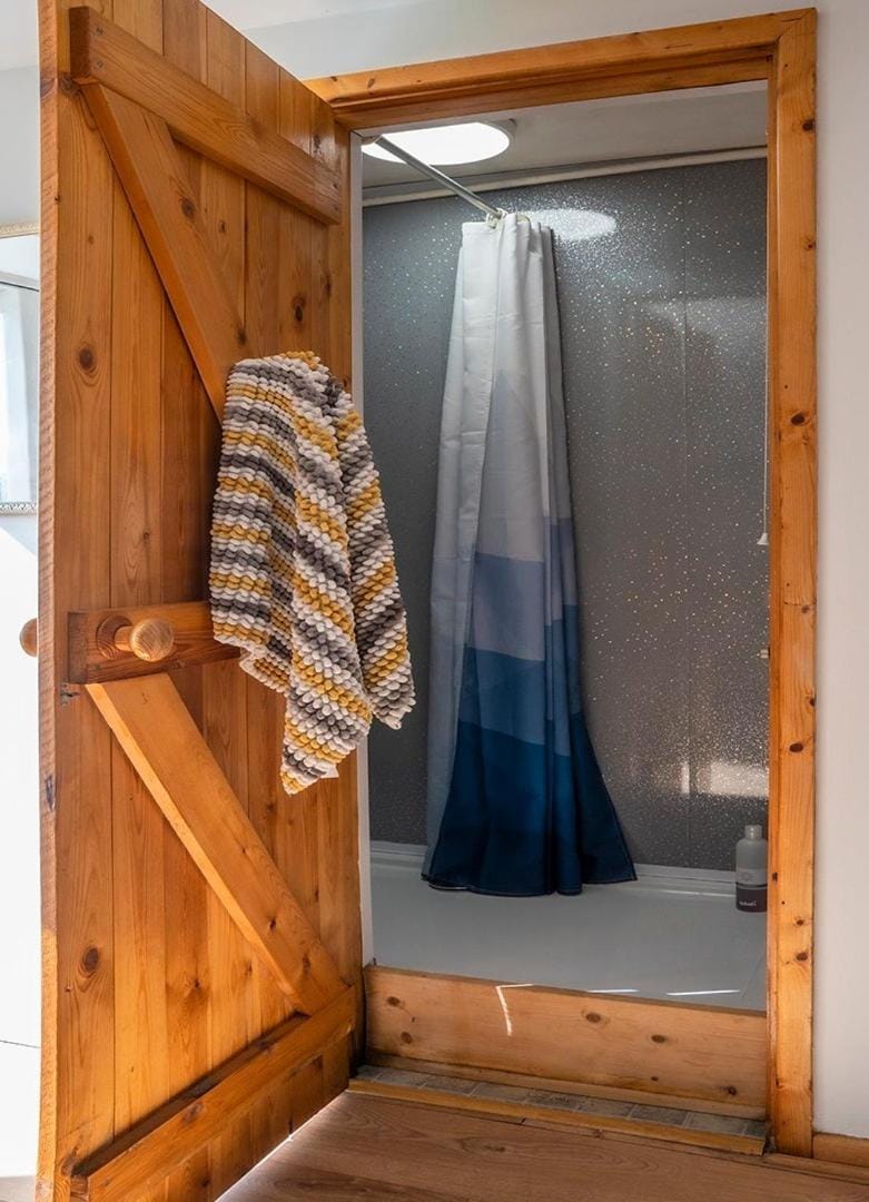 Secluded and self-contained Room with a View Apartment in Tintern