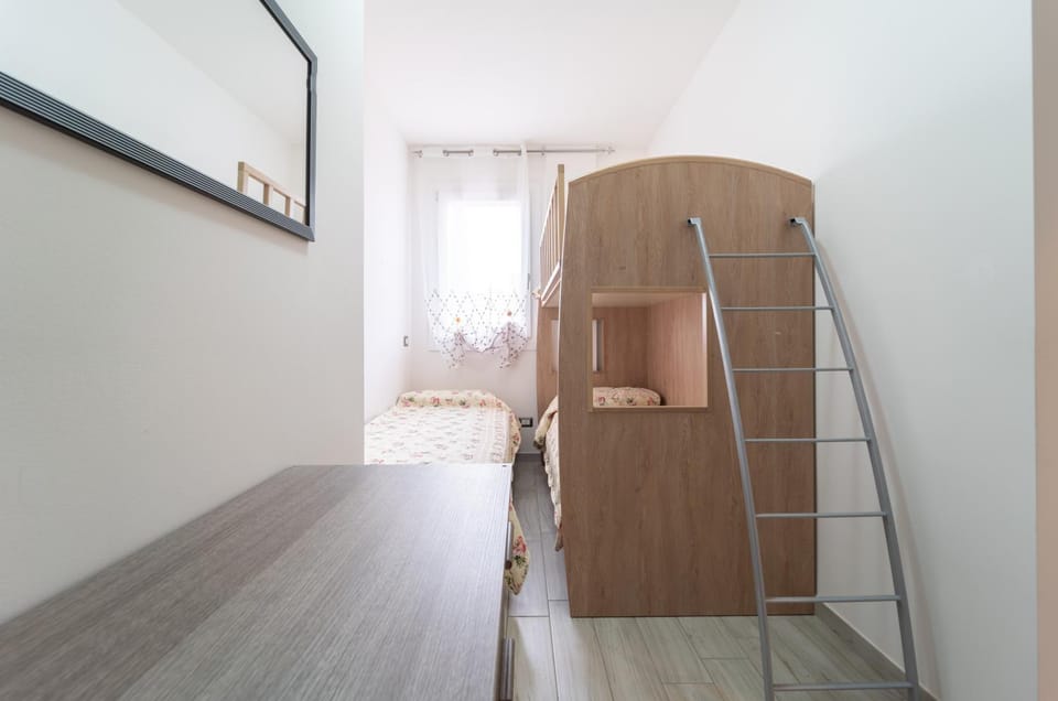 Bed, Photo of the whole room, Bedroom, bunk bed
