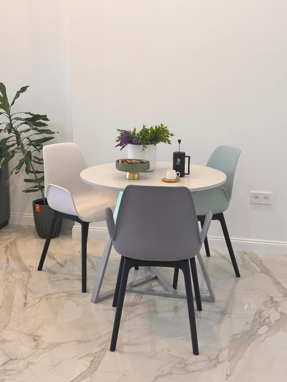 Seating area, Dining area