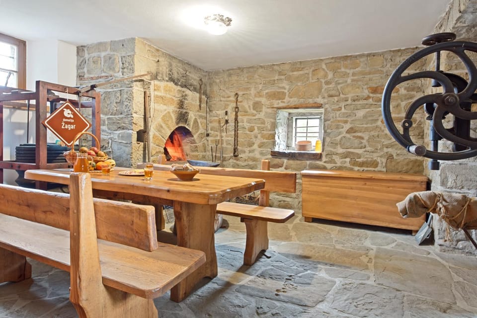 Seating area, Dining area