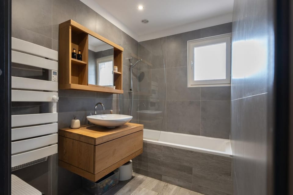 Bathroom, Bath