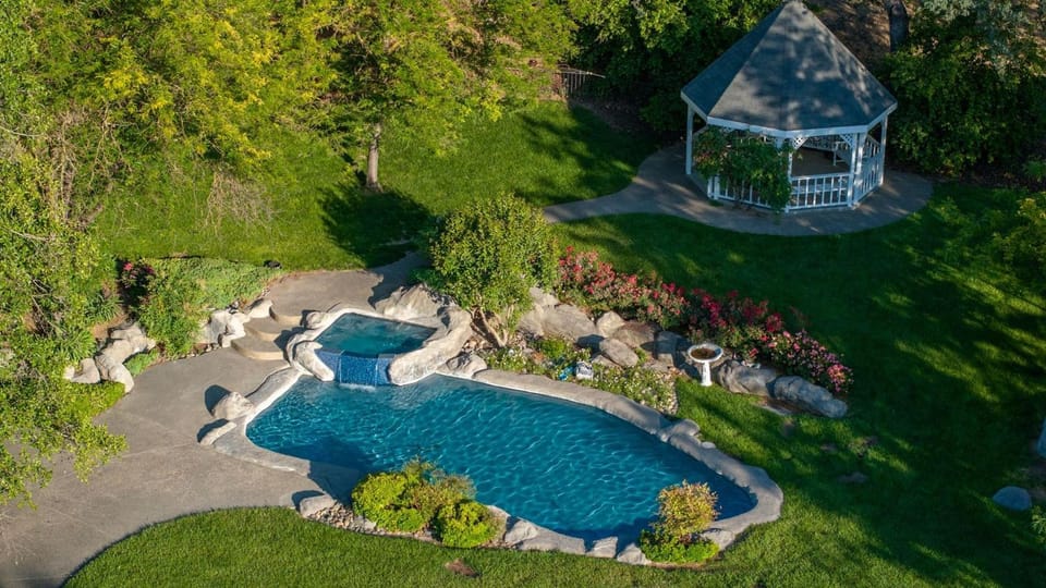 Bird's eye view, Swimming pool