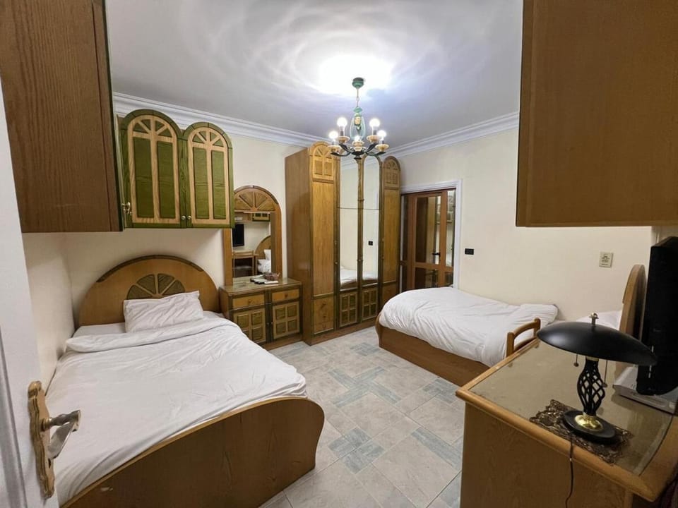 3 Bedroom apartment with Garden & Office Apartment in Cairo Governorate