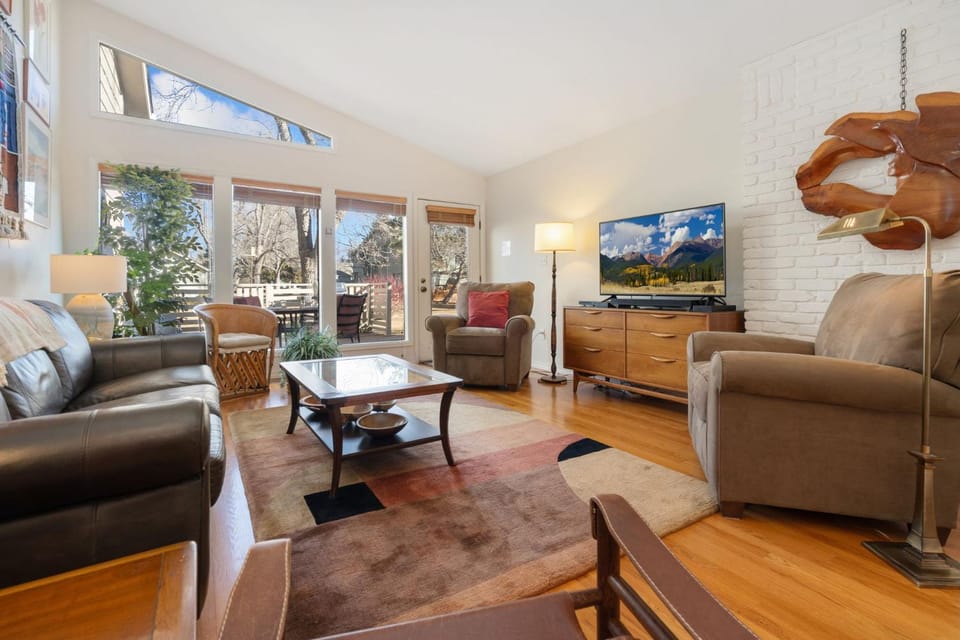 Mid-Century Mod Retreat with Lakefront Trails, Quiet House in Fort Collins