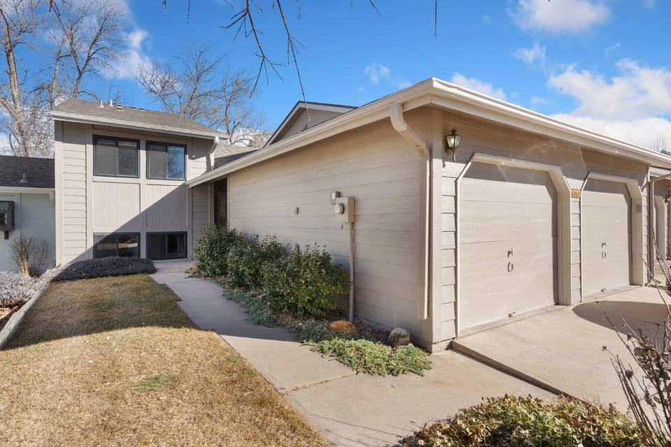 Mid-Century Mod Retreat with Lakefront Trails, Quiet House in Fort Collins
