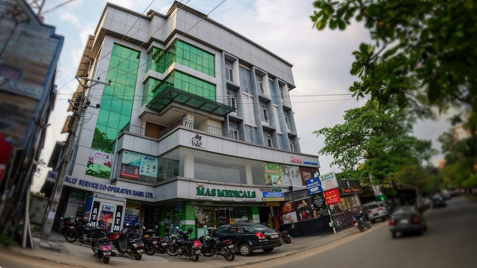 Property building, Neighbourhood, Street view, Location, Parking