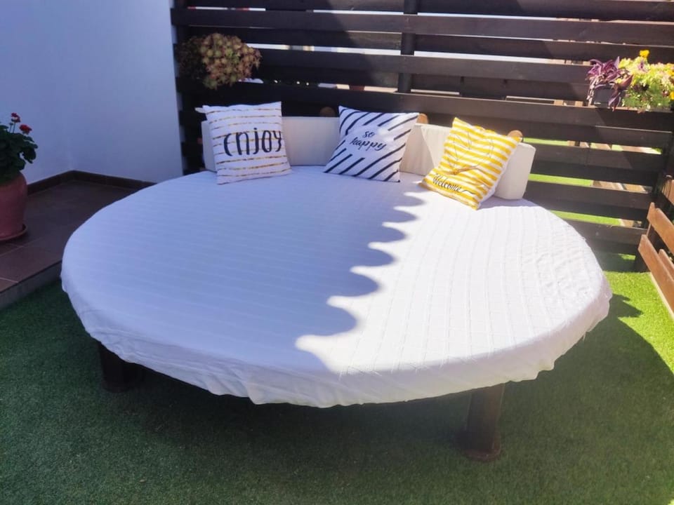 Patio, Bed