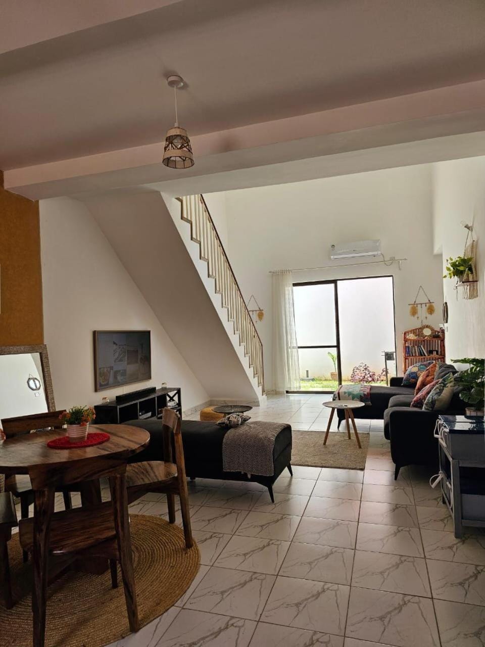 Living room, Dining area