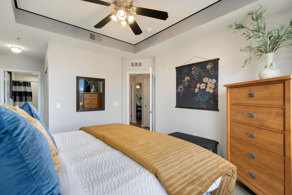 Timberline Retreat - King Bed, Fireplace & Pool! House in Fort Collins
