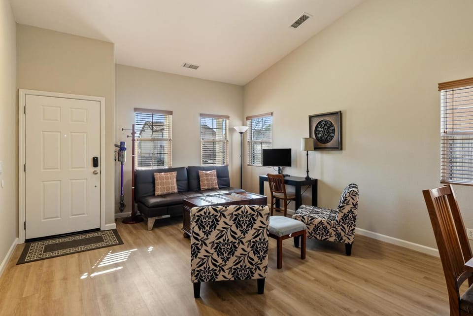 Sunset Summit House in Paso Robles