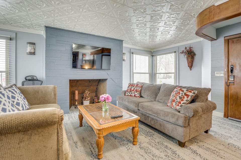 4 Mi to Dtwn Kalamazoo: Central Apt Apartment in Kalamazoo