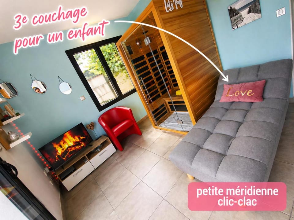 Mini VILLA Coup de Coeur avec Jacuzzi et Sauna Clim Jardin clos et parking sur place Villa in Parentis-en-Born