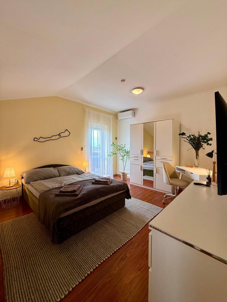 Bed, Photo of the whole room, Bedroom, wardrobe