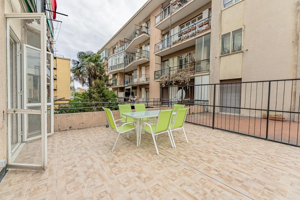 View (from property/room), Balcony/Terrace, Dining area