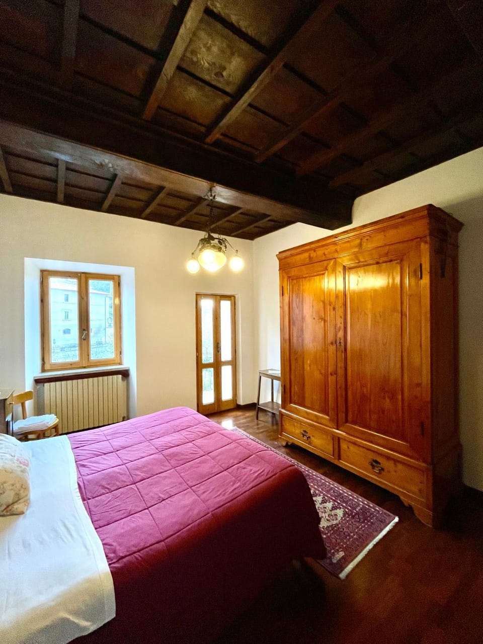 Photo of the whole room, Bedroom
