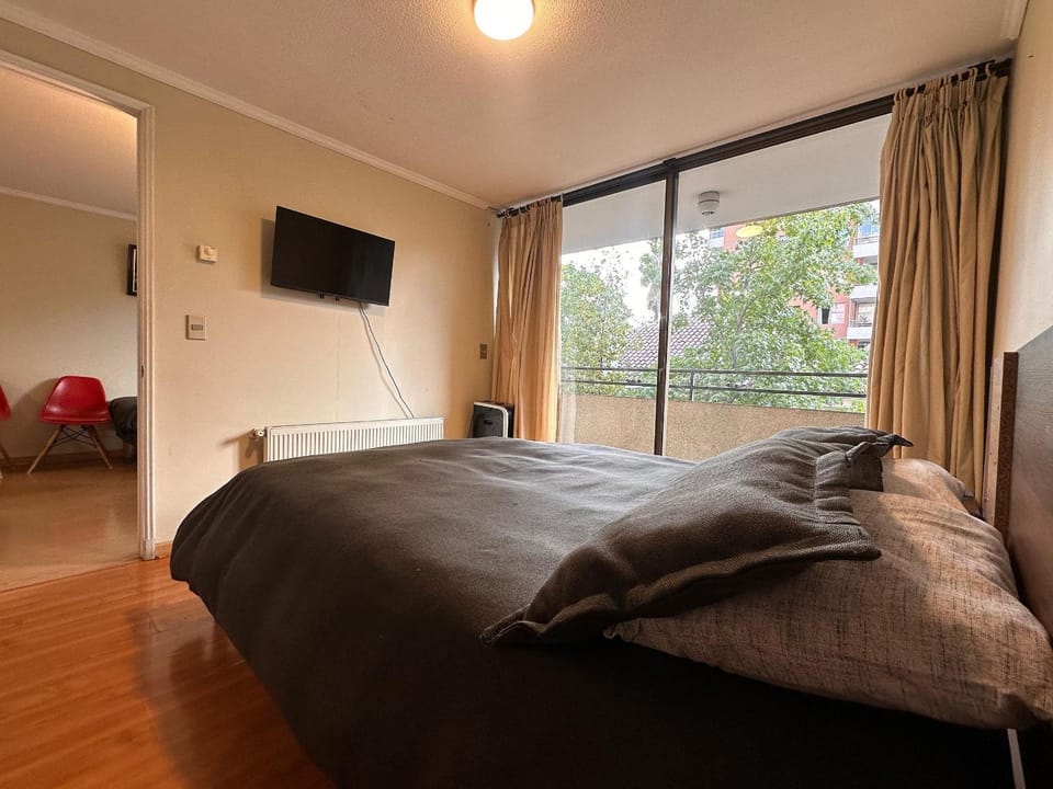 Bed, TV and multimedia, Photo of the whole room, Bedroom