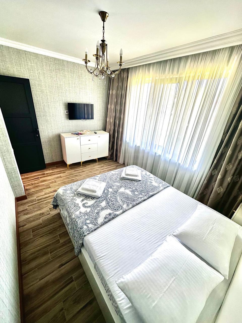 TV and multimedia, Photo of the whole room, Bedroom