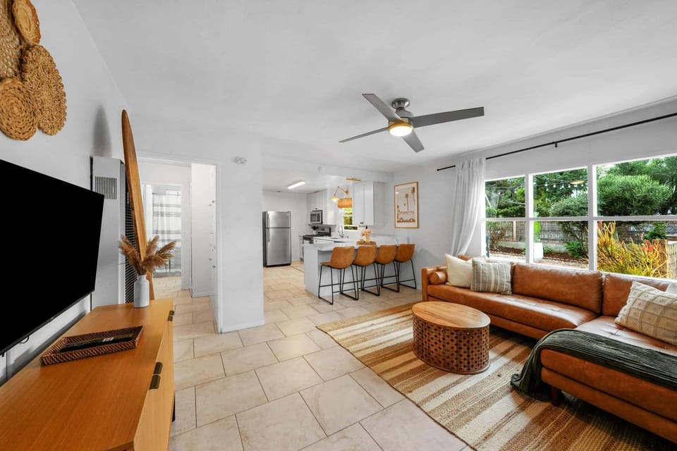Kitchen or kitchenette, Living room