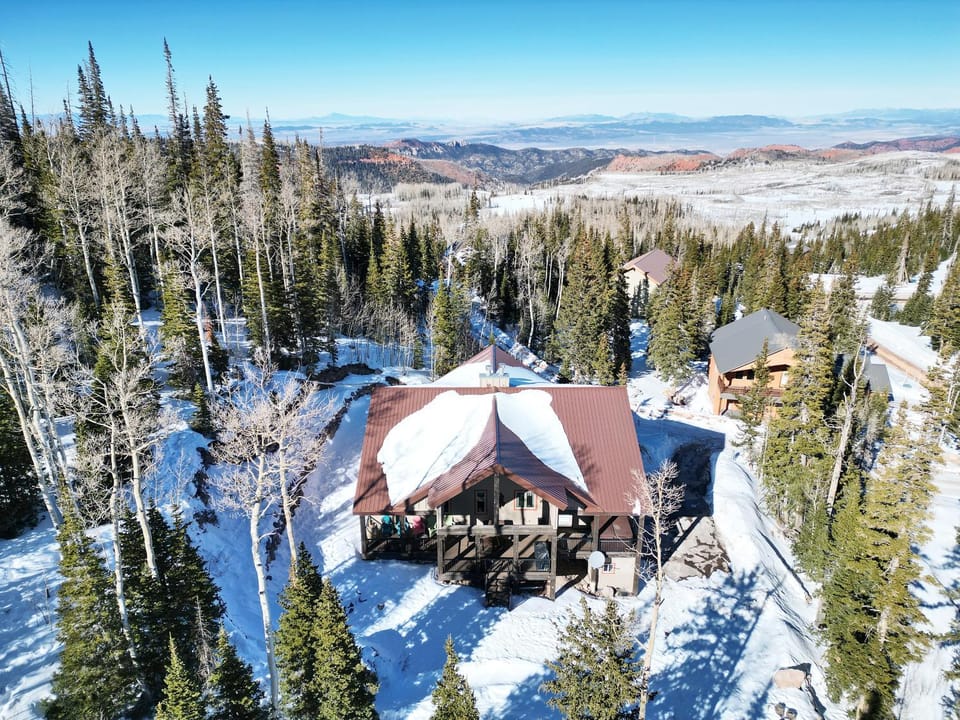 Luxury Mountain Retreat House in Brian Head