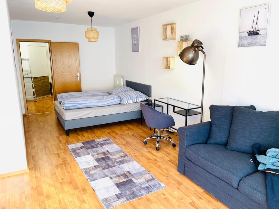 Bed, Photo of the whole room, Seating area