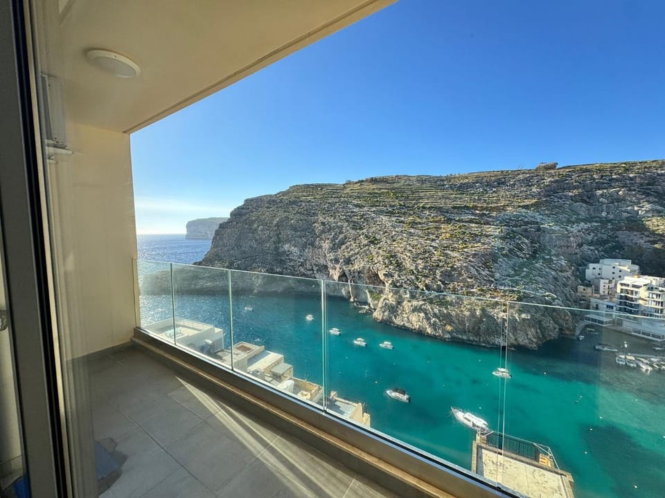 Xlendi - Seafront 2 Bedroom Apartment, Fully Air-conditioned and equipped with all amenities Apartment in Munxar
