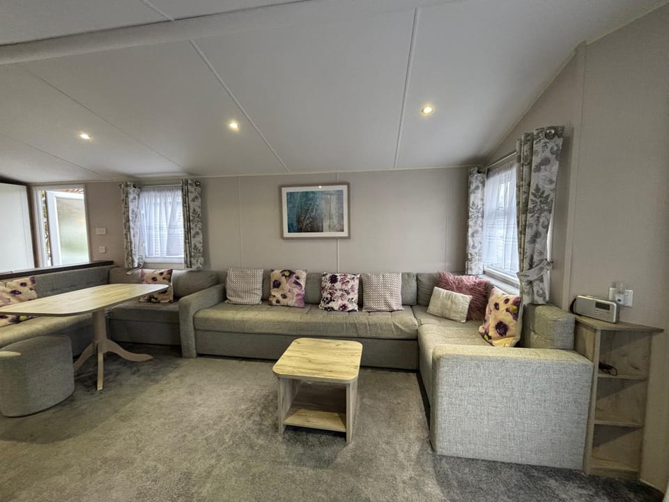 64, Belle Aire Caravan Park, Sleeps 6, Bed Linen and Towels Included, Free WiFi, Pets Welcome with onsite clubhouse Campground/ 
RV Resort in Hemsby