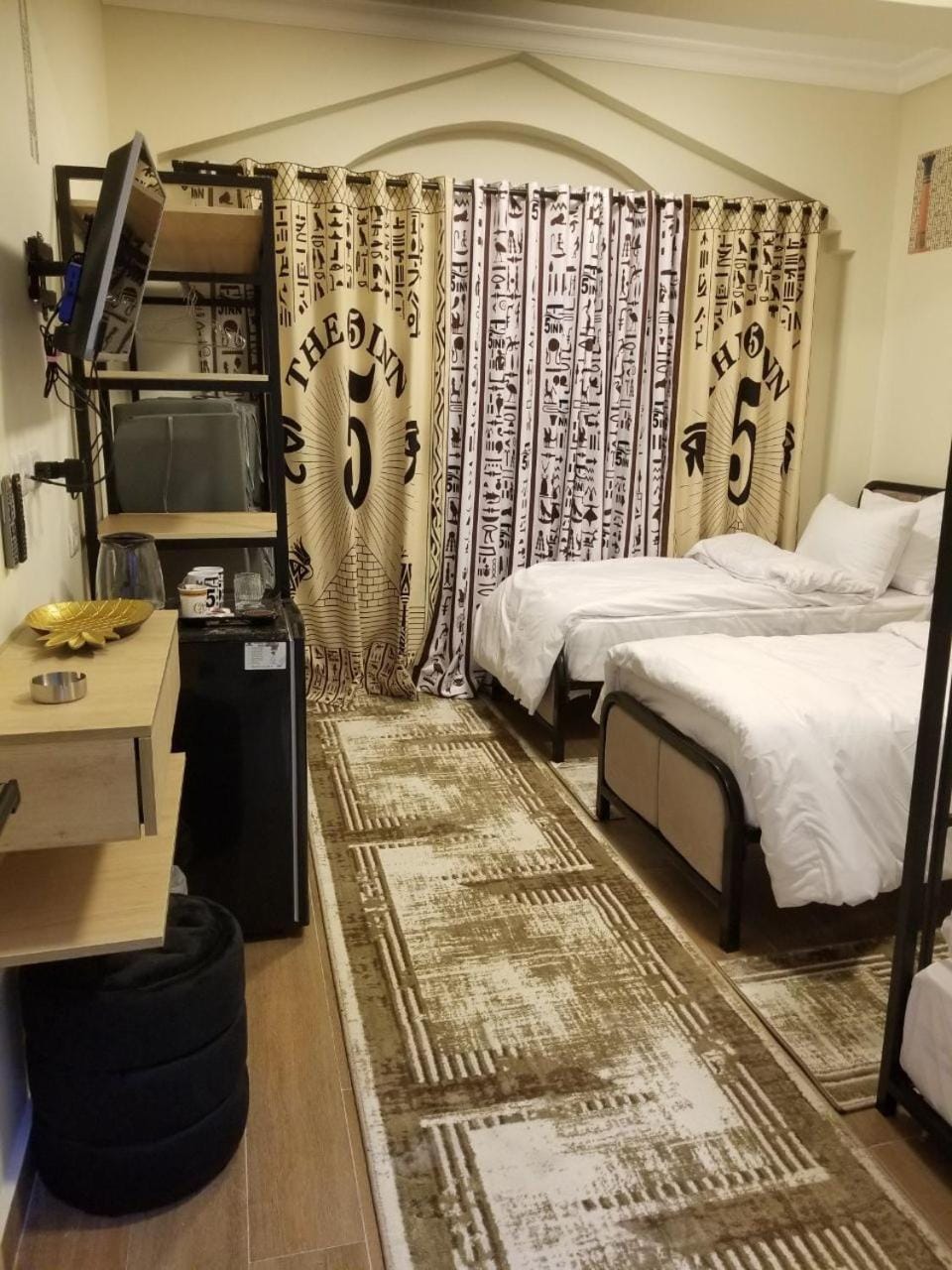 Bed, TV and multimedia, Photo of the whole room, Bedroom