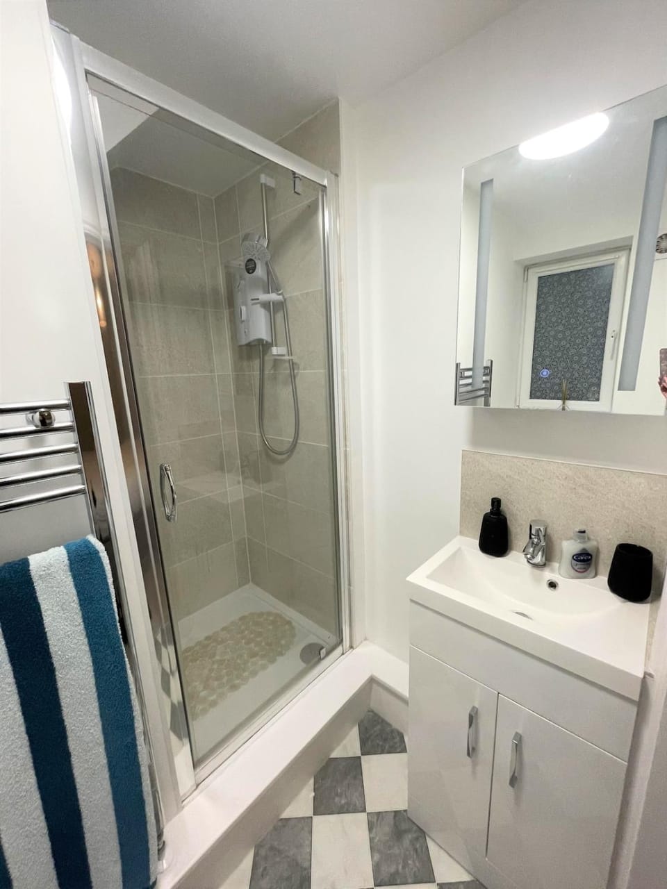 Shower, towels