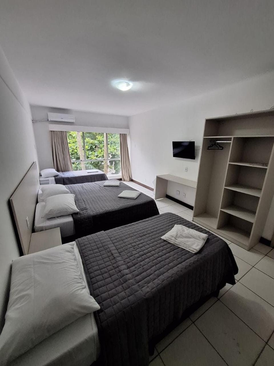 Bed, TV and multimedia, Bedroom, locker, towels, air conditioner