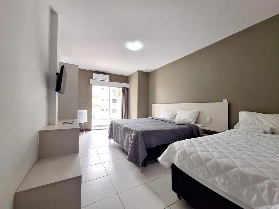 Bathroom, TV and multimedia, locker, minibar, towels, air conditioner