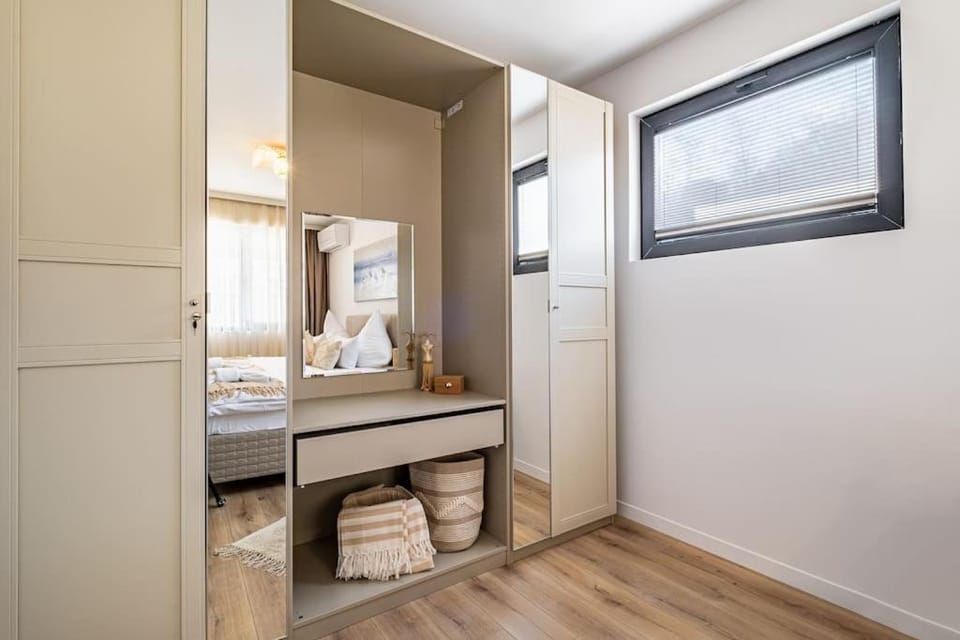 Bedroom, wardrobe