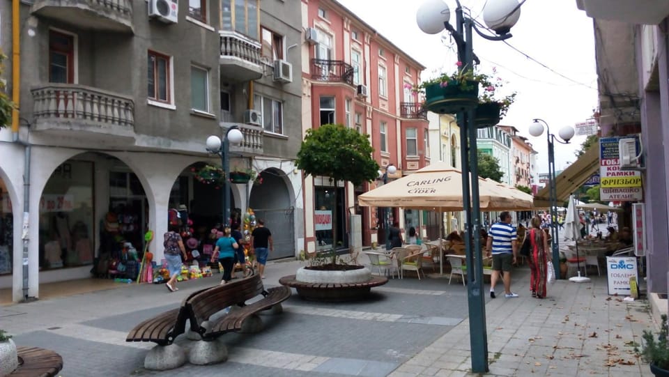 Property building, Street view, Location