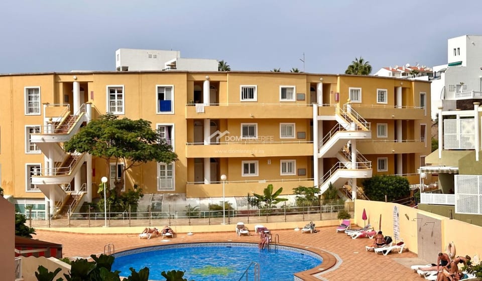 Property building, Day, Pool view, Swimming pool