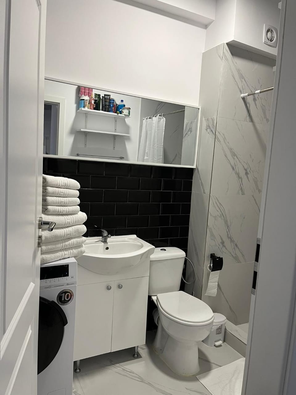 Shower, Toilet, Bathroom, towels