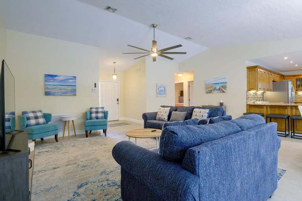 Hot Tub & Outdoor Pool: Bonita Springs Getaway! House in Bonita Springs