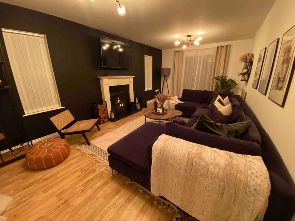 Large Modern home, 5 mins to town Centre House in Rossorry