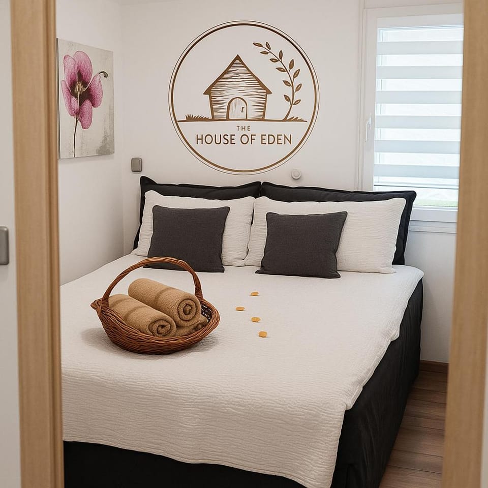 Logo/Certificate/Sign, Bedroom