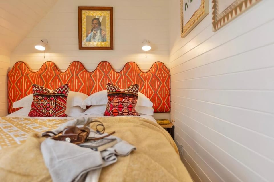 Pocket Cottage Luxury 18th Century Tiny Home in Picturesque Village with Pubs House in England