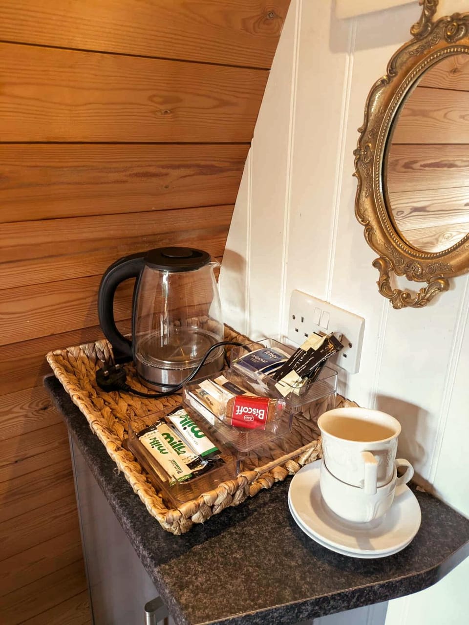 The Golden Ball Hotel Pods Apartment in England