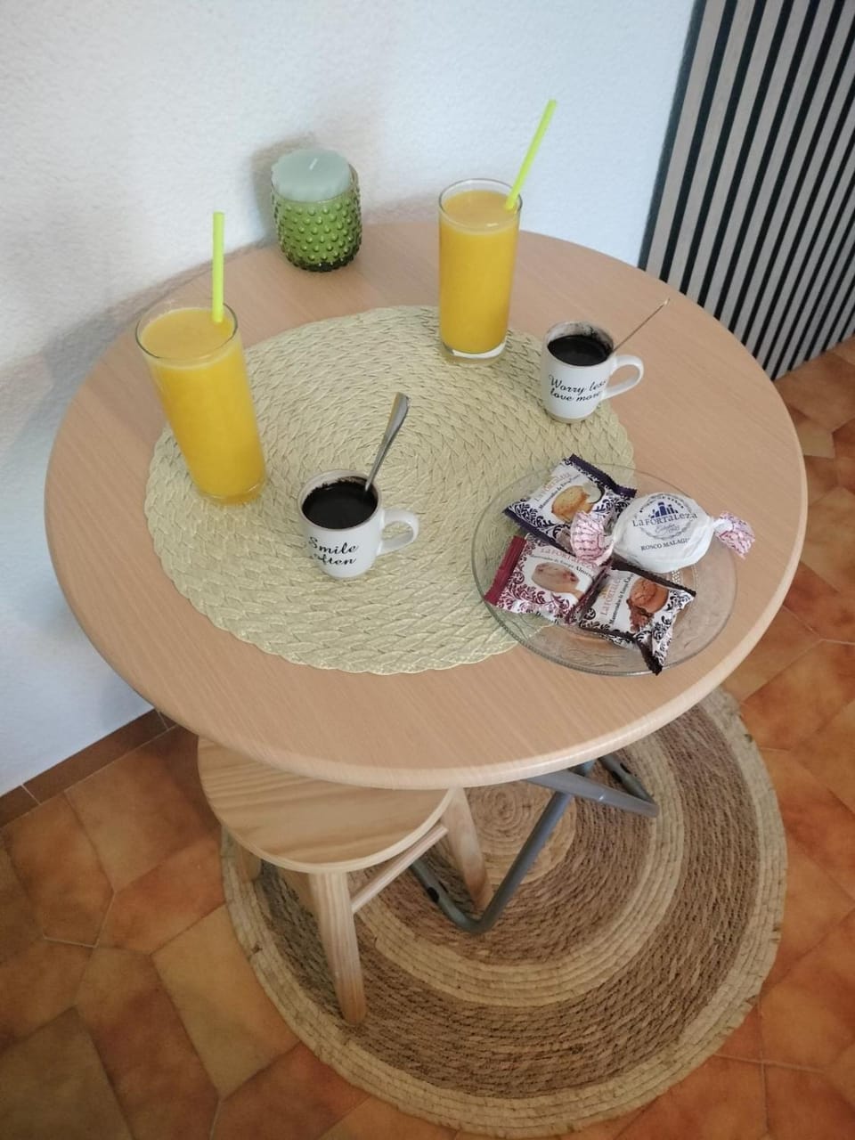 Coffee/tea facilities, Food and drinks, Dining area, Bedroom