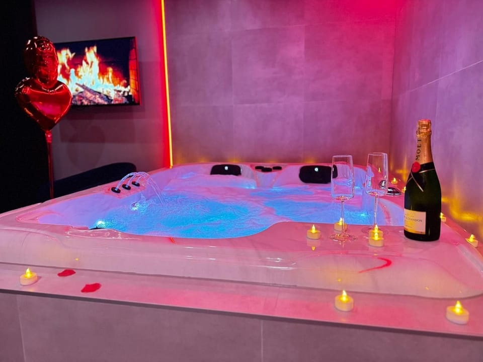 Hot Tub, Spa and wellness centre/facilities