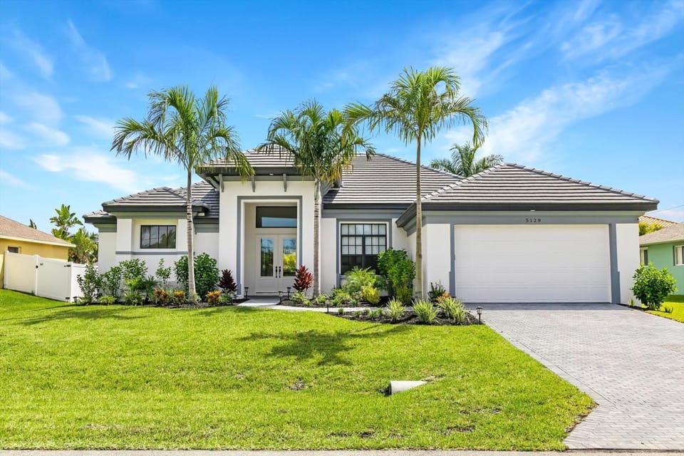 Quiet, modern property with bikes & heated pool - Villa Alexandria - SWFL Rentals Villa in Cape Coral