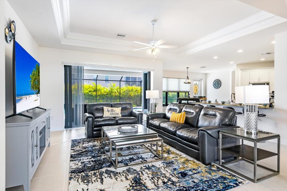 Quiet, modern property with bikes & heated pool - Villa Alexandria - SWFL Rentals Villa in Cape Coral
