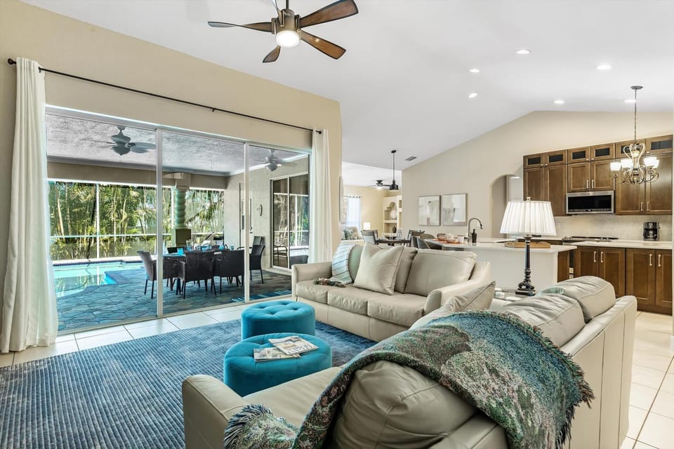 Oversized saltwater heated pool w/lots of privacy! Villa Amore - SWFL Rentals Villa in Cape Coral