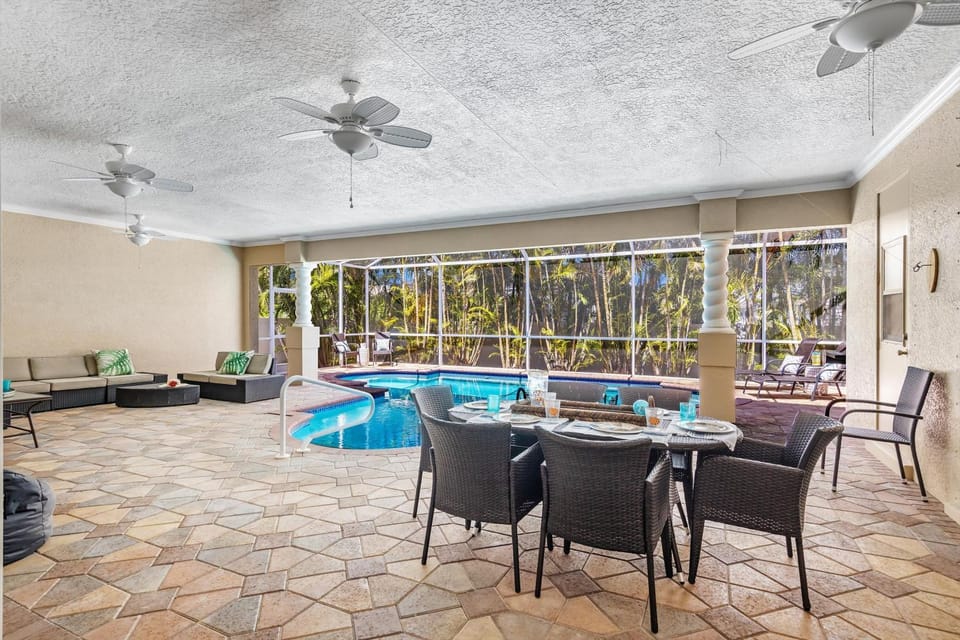 Oversized saltwater heated pool w/lots of privacy! Villa Amore - SWFL Rentals Villa in Cape Coral