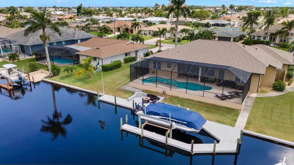 Pet friendly sailboat access property w/4BRs! Great for families! Villa Andrea - SWFL Rentals Villa in Cape Coral