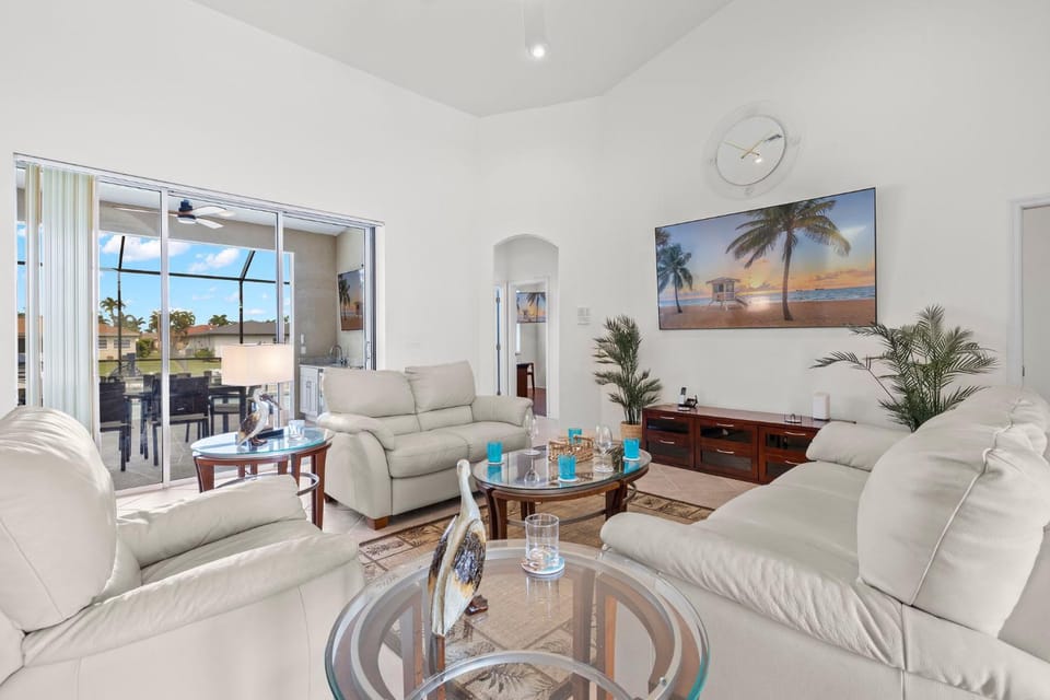 Pet friendly sailboat access property w/4BRs! Great for families! Villa Andrea - SWFL Rentals Villa in Cape Coral