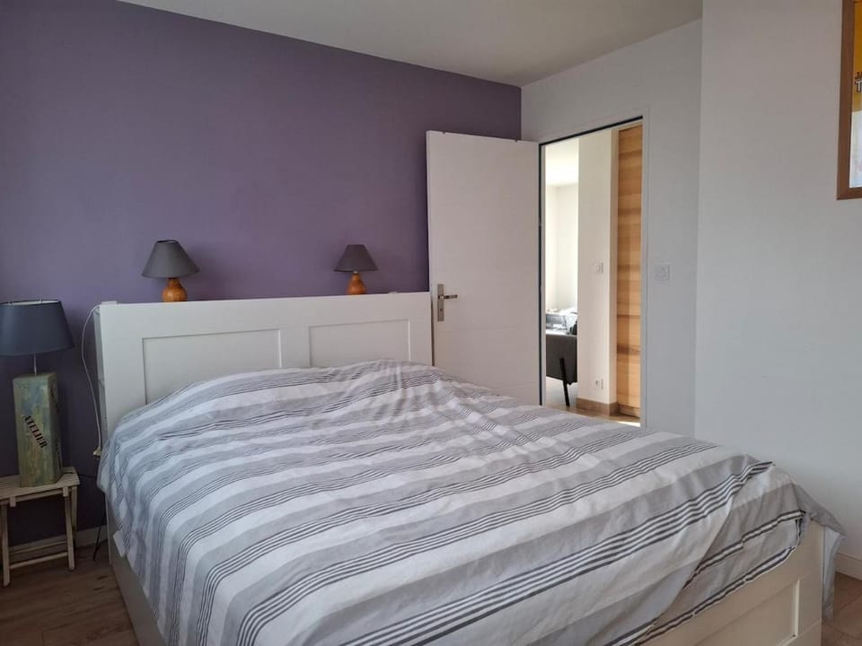 Bed, Photo of the whole room, Bedroom, heating