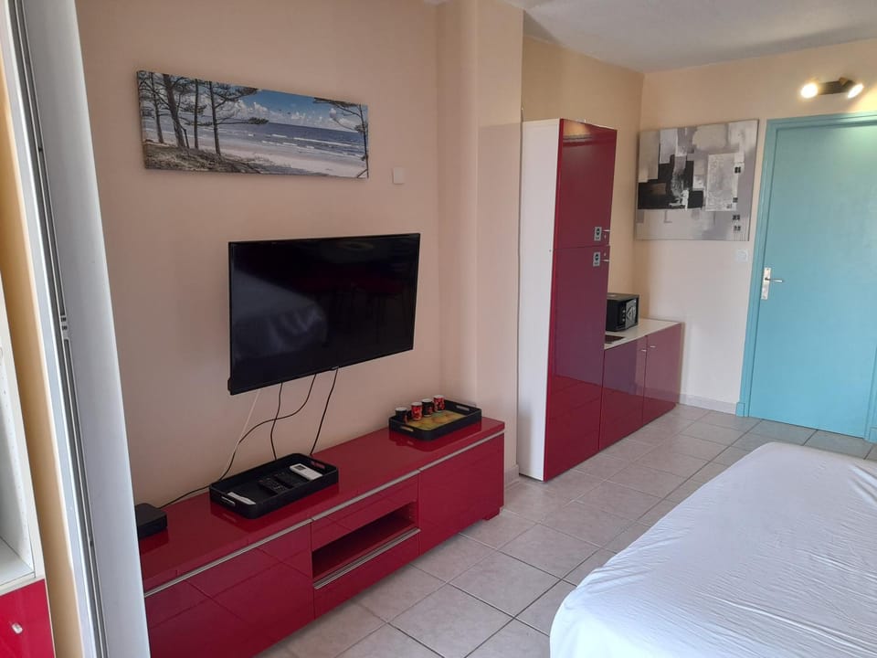 VILLAGE NATURISTE CAP D AGDE HELIOPOLIS D la maison d'andréas Apartment in Agde