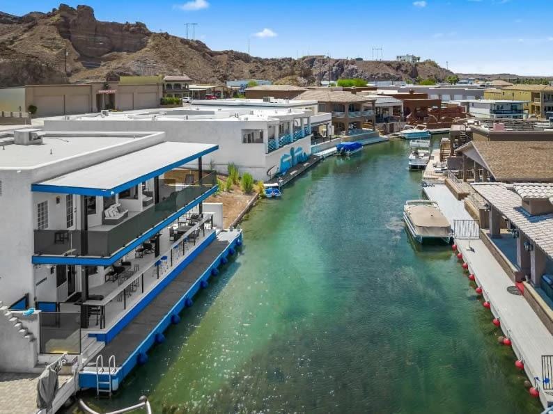 Chateau Bleu, Canal front Stunner House in Earp
